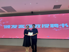 展厅“承载”则通过数字画卷铺陈了故宫文物南